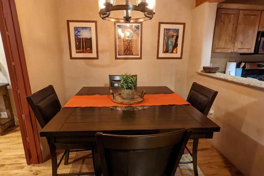 Enchanted Casita With Private Outdoor Hot Tub And Patio, Near Santa Fe Plaza, Sleeps 4 With Free Parking Santa Fé Exteriér fotografie