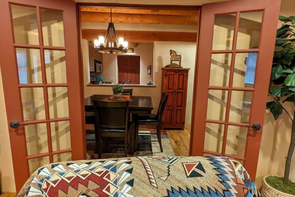 Magical Santa Fe Stay, Minutes From Town Square, Sleeps 4, Includes Free Parking And Outdoor Hot Tub! Exteriér fotografie