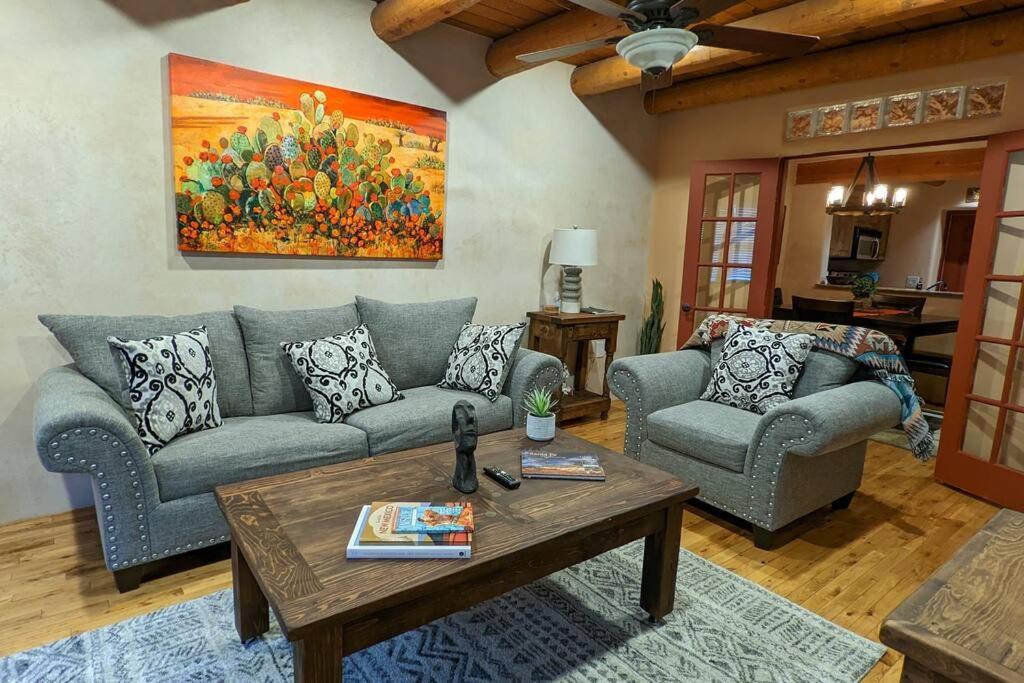 Magical Santa Fe Stay, Minutes From Town Square, Sleeps 4, Includes Free Parking And Outdoor Hot Tub! Exteriér fotografie