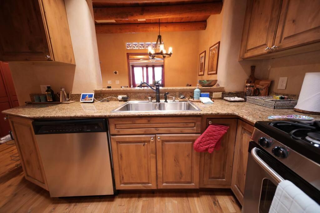 Magical Santa Fe Stay, Minutes From Town Square, Sleeps 4, Includes Free Parking And Outdoor Hot Tub! Exteriér fotografie