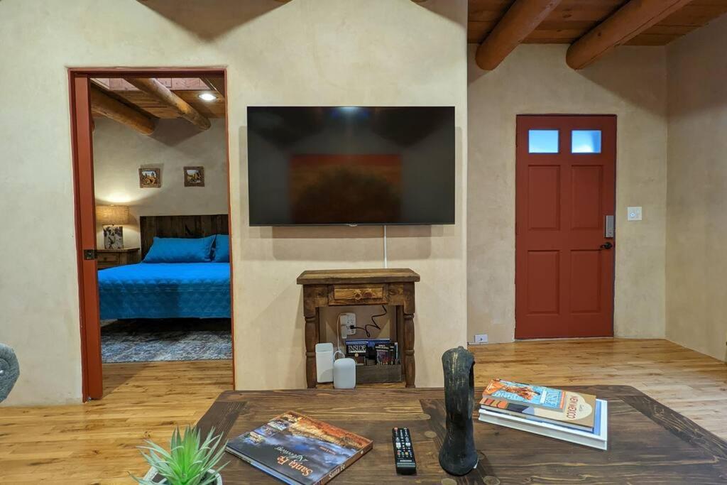 Magical Santa Fe Stay, Minutes From Town Square, Sleeps 4, Includes Free Parking And Outdoor Hot Tub! Exteriér fotografie