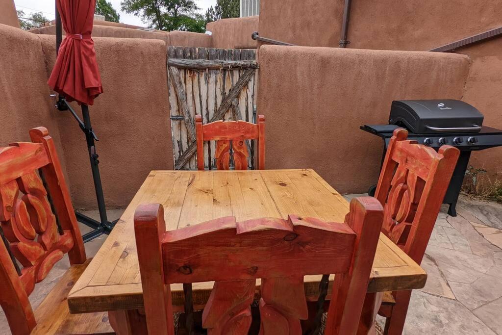 Magical Santa Fe Stay, Minutes From Town Square, Sleeps 4, Includes Free Parking And Outdoor Hot Tub! Exteriér fotografie