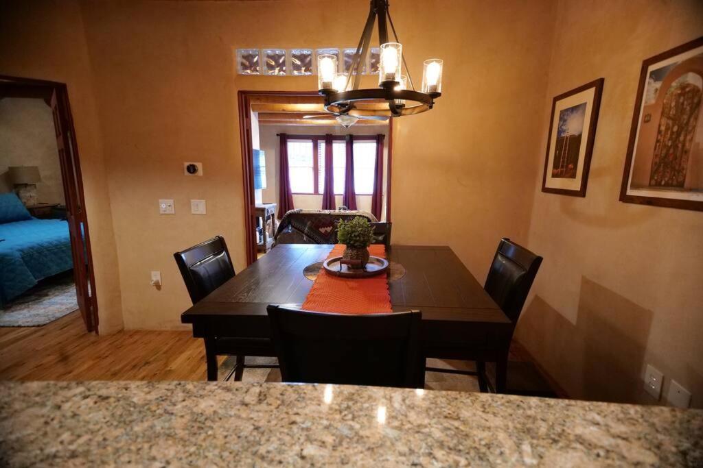 Enchanted Casita With Private Outdoor Hot Tub And Patio, Near Santa Fe Plaza, Sleeps 4 With Free Parking Santa Fé Exteriér fotografie