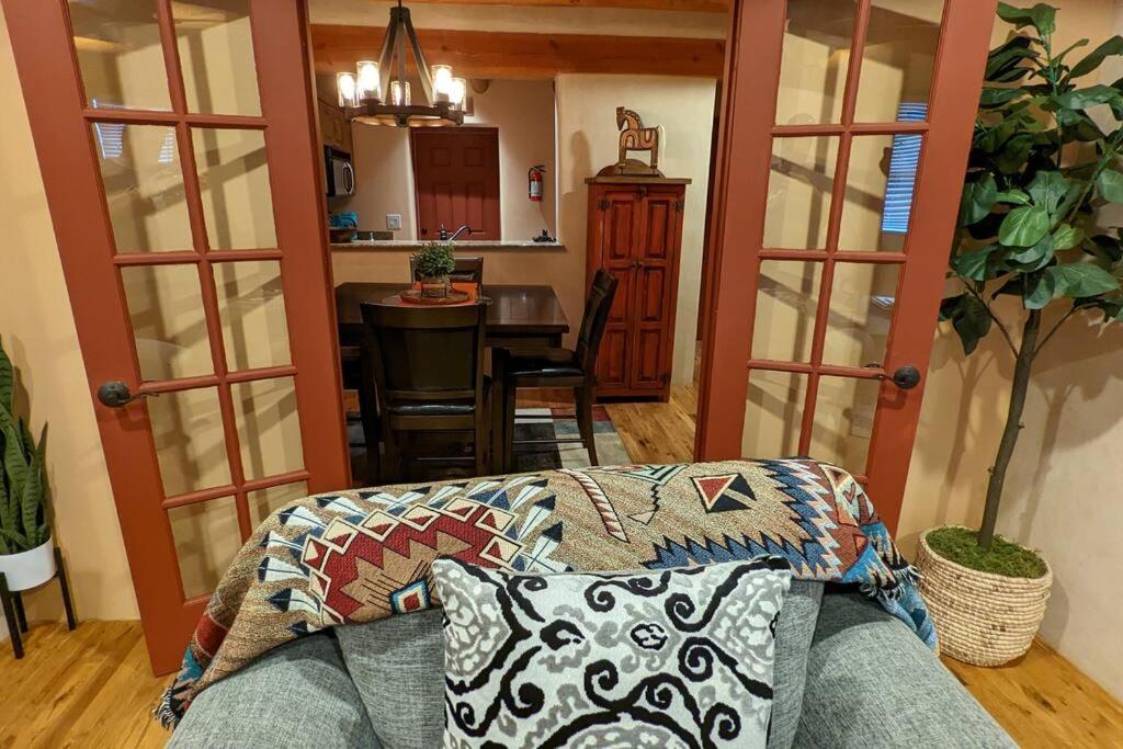 Magical Santa Fe Stay, Minutes From Town Square, Sleeps 4, Includes Free Parking And Outdoor Hot Tub! Exteriér fotografie