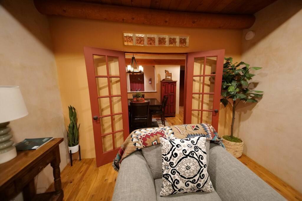 Magical Santa Fe Stay, Minutes From Town Square, Sleeps 4, Includes Free Parking And Outdoor Hot Tub! Exteriér fotografie
