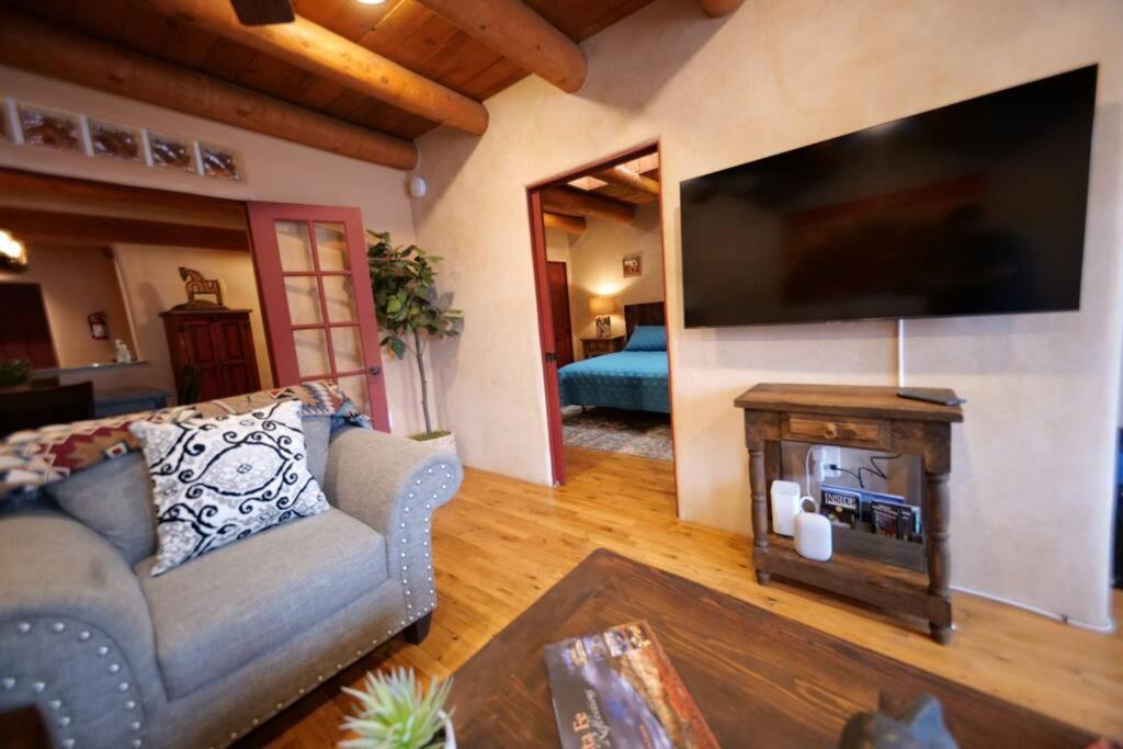 Magical Santa Fe Stay, Minutes From Town Square, Sleeps 4, Includes Free Parking And Outdoor Hot Tub! Exteriér fotografie