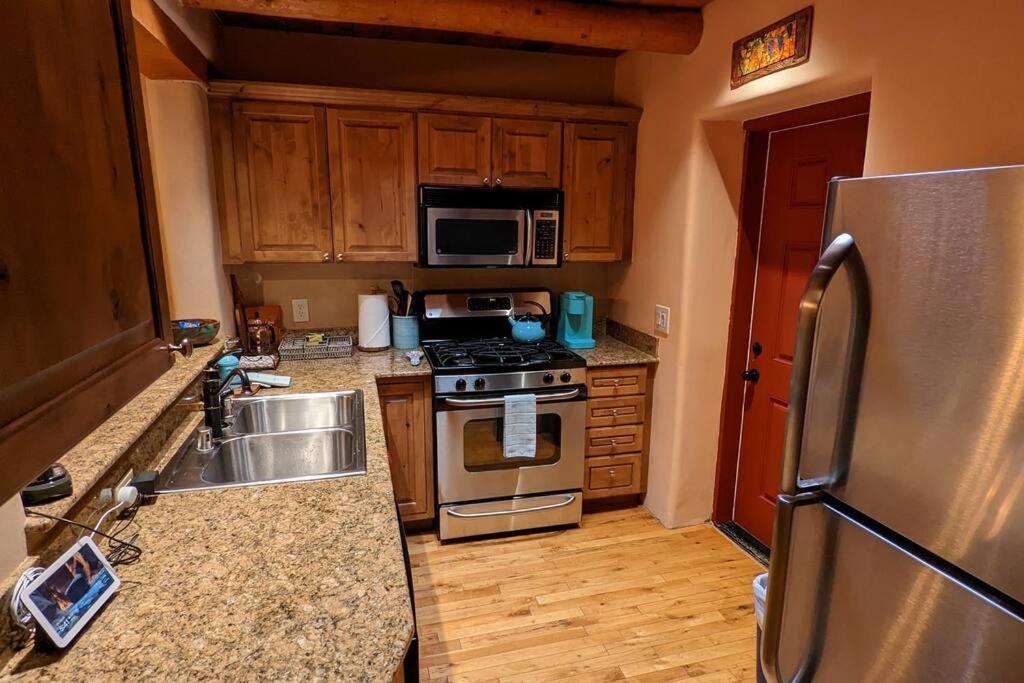 Enchanted Casita With Private Outdoor Hot Tub And Patio, Near Santa Fe Plaza, Sleeps 4 With Free Parking Santa Fé Exteriér fotografie