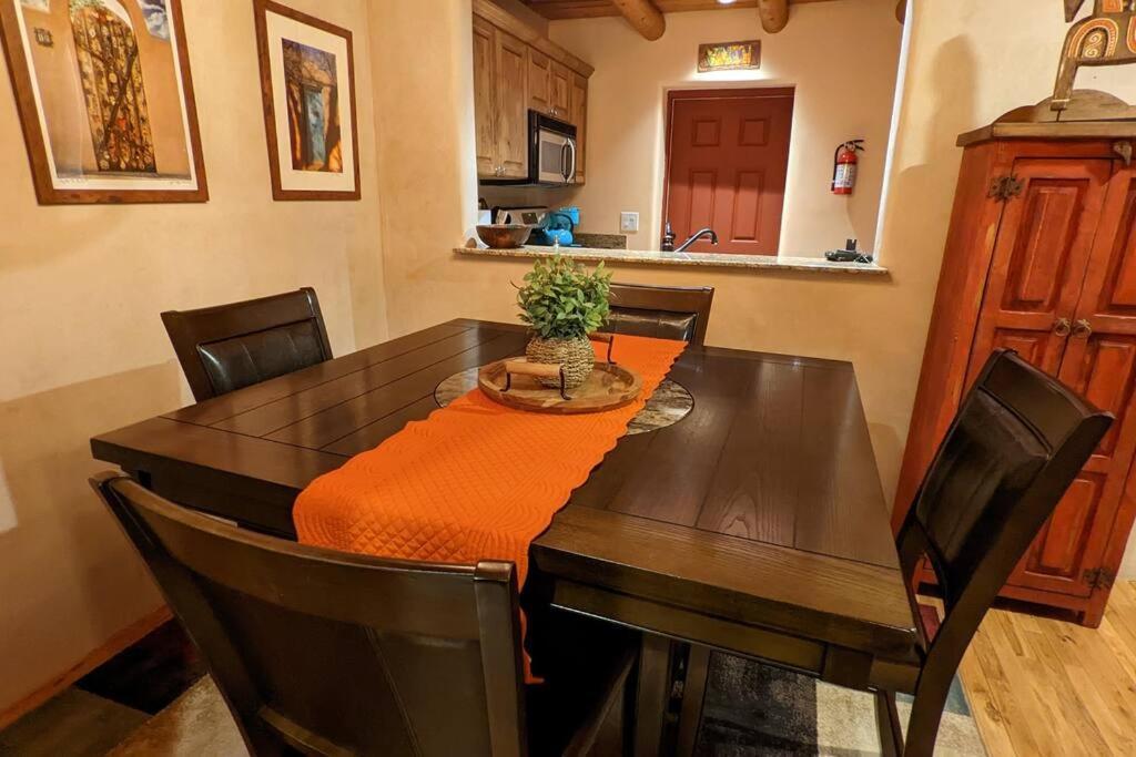 Magical Santa Fe Stay, Minutes From Town Square, Sleeps 4, Includes Free Parking And Outdoor Hot Tub! Exteriér fotografie