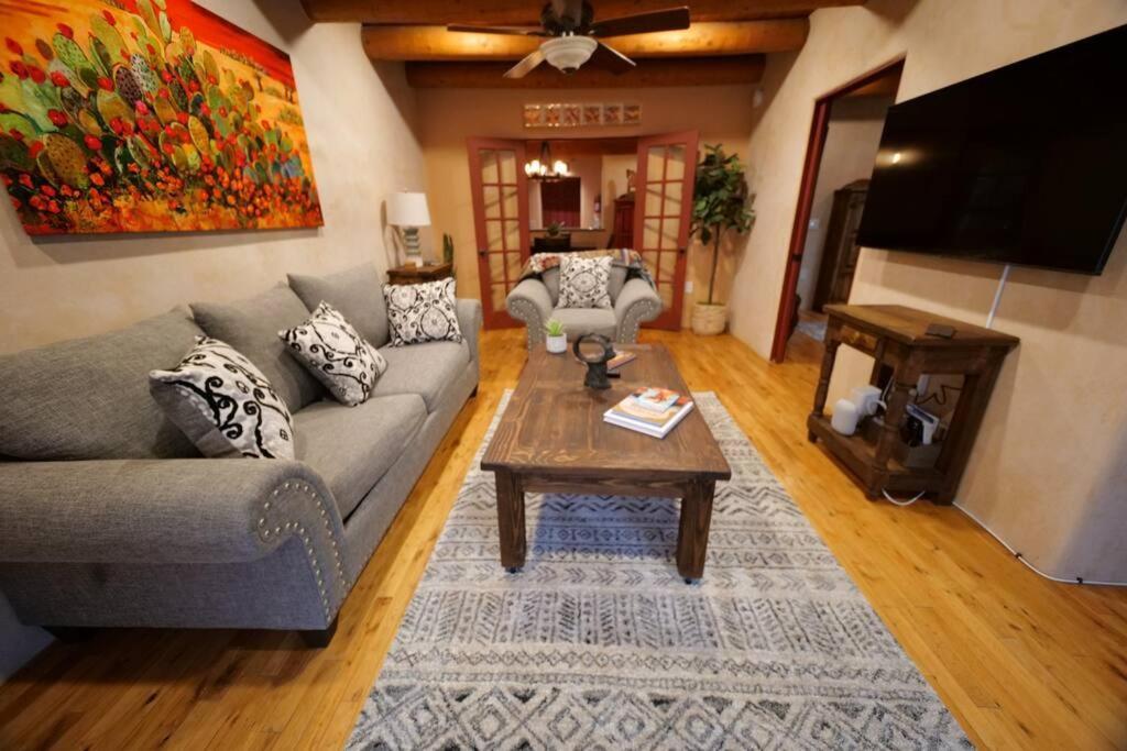 Magical Santa Fe Stay, Minutes From Town Square, Sleeps 4, Includes Free Parking And Outdoor Hot Tub! Exteriér fotografie