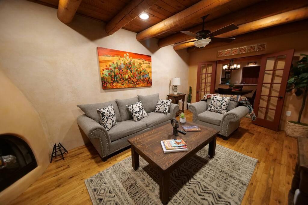 Magical Santa Fe Stay, Minutes From Town Square, Sleeps 4, Includes Free Parking And Outdoor Hot Tub! Exteriér fotografie